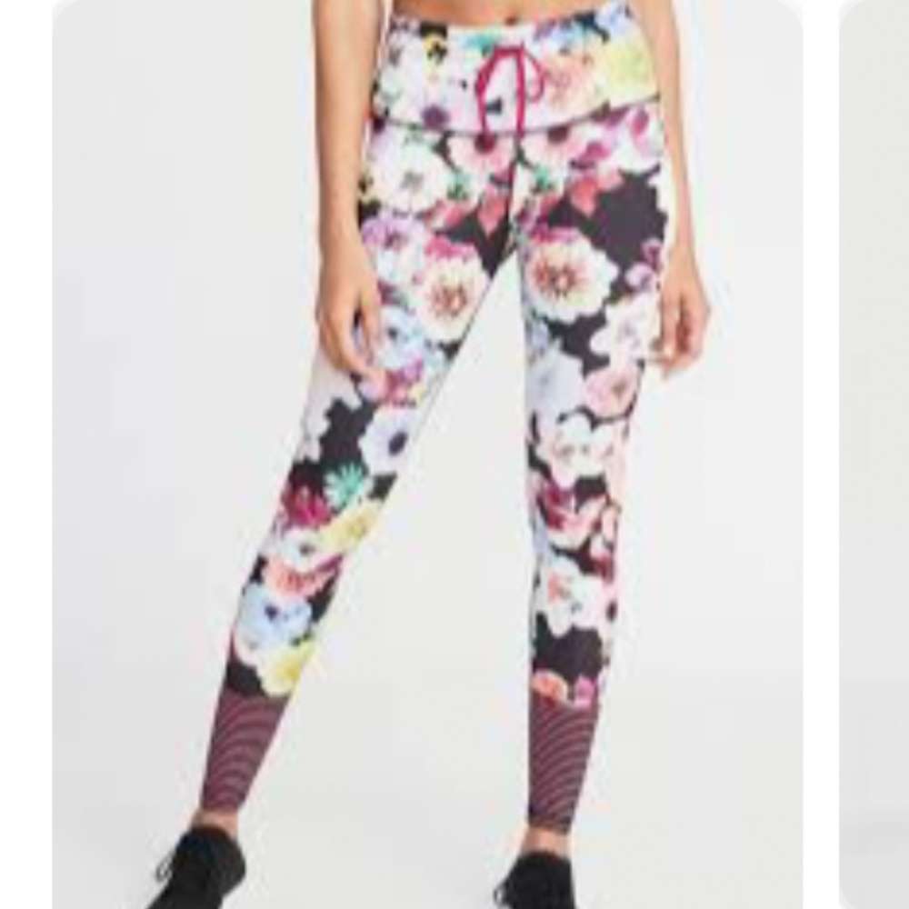 ☀️ 2/$20 NWT old navy floral 7/8  go dry leggings